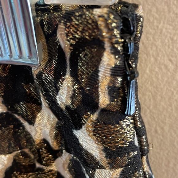TORY BURCH SILK metallic cheetah / animal print skirt shift cut, lined, zipped 8 - Picture 6 of 12